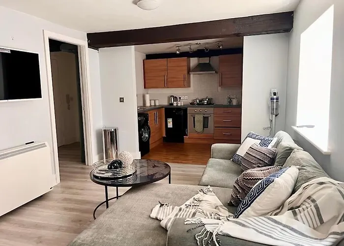 Peaceful City Centre - Studio Apartment
