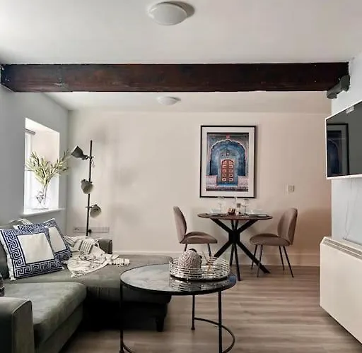 Peaceful City Centre - Studio Apartment